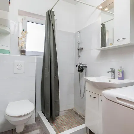 Cozy In With Kitchen Apartment